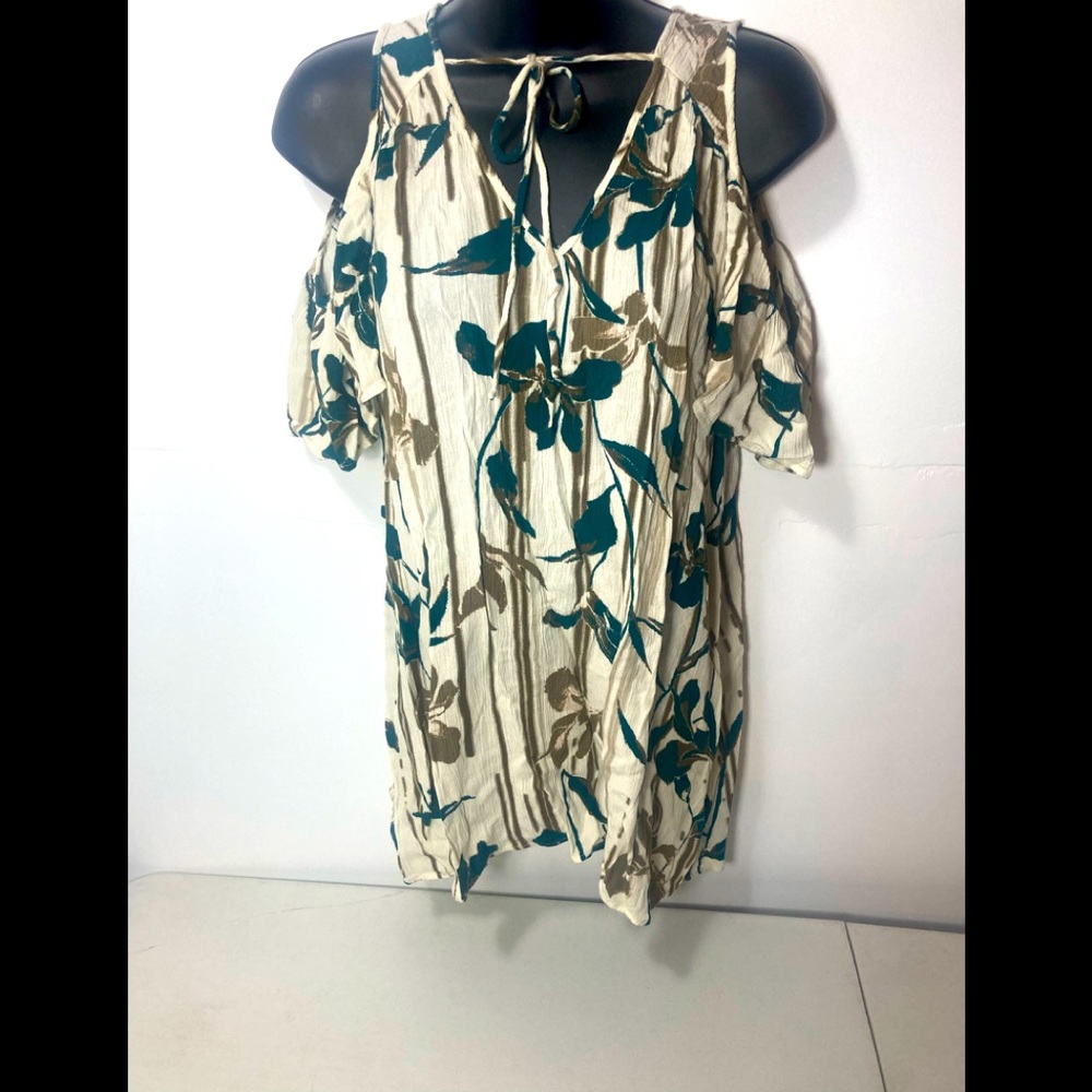 Lush cold shoulder spring summer tie neckline flowy floral blouse small